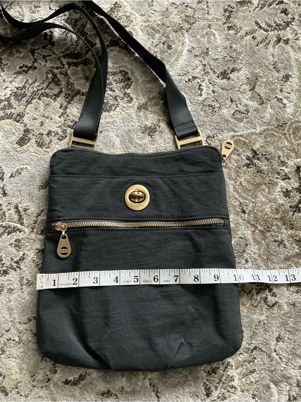 Spacious Crossbody Bag with Gold Hardware 🌟🌟 - Picture 5 of 11